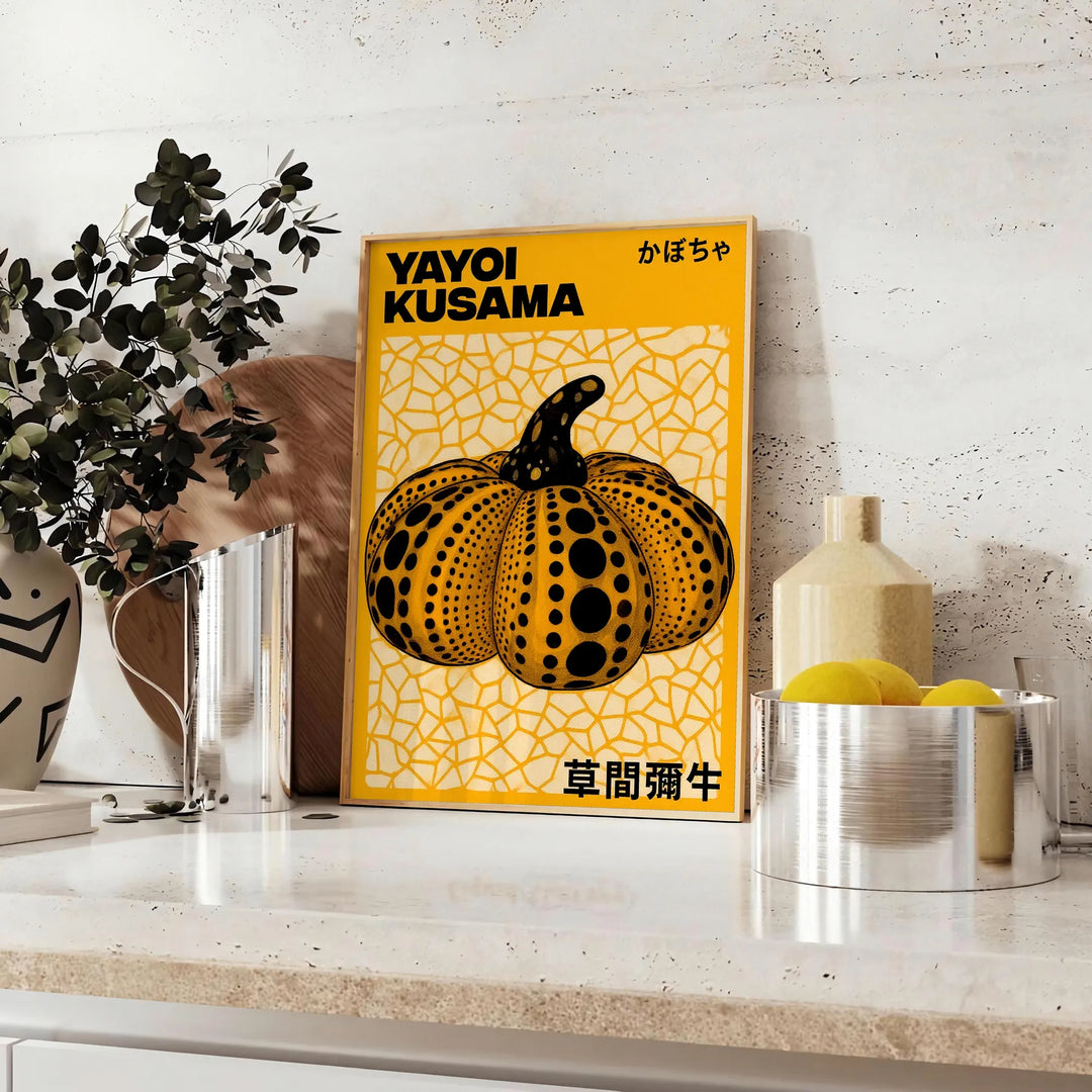 Krāsains ķirbju motīvu plakāts, iedvesmots no Yayoi Kusama stila, pieejams 50x70 vai 30x40 izmērā, ideāls mākslas mīļotājiem