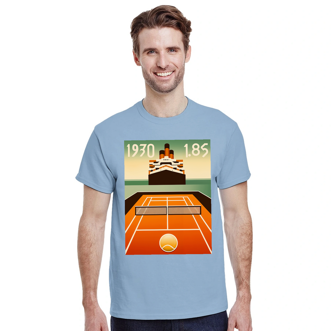 映画『タイタニック』をテーマにしたTシャツ。スタイリッシュで懐かしいデザインが特徴で、映画ファンにぴったりのアイテムです。