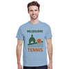 テニスメルボルンTシャツは、メルボルンのテニスシーンを表現したスタイリッシュなデザインで、ファンやプレイヤーにぴったり。快適で耐久性のあるプレミアムコットン素材を使用。