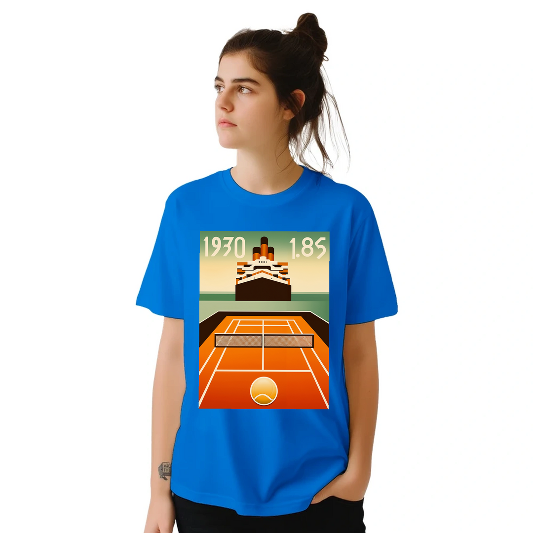 映画『タイタニック』をテーマにしたTシャツ。スタイリッシュで懐かしいデザインが特徴で、映画ファンにぴったりのアイテムです。