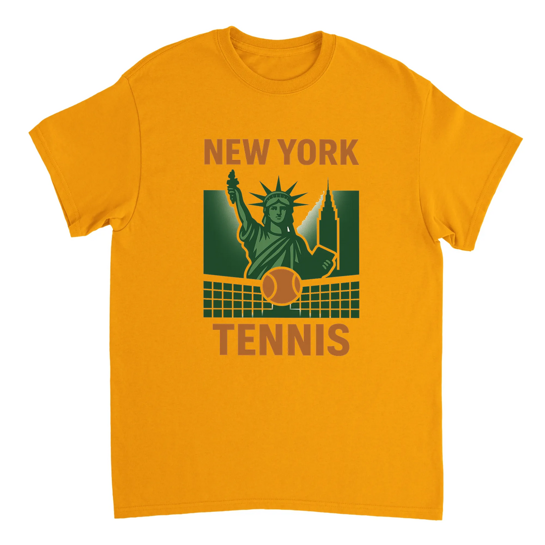 ニューヨークのテニスシーンを感じさせるスタイリッシュなTシャツ。快適で通気性のあるコットン素材を使用し、スポーツ愛好家や都市のトレンドセッターに最適です。