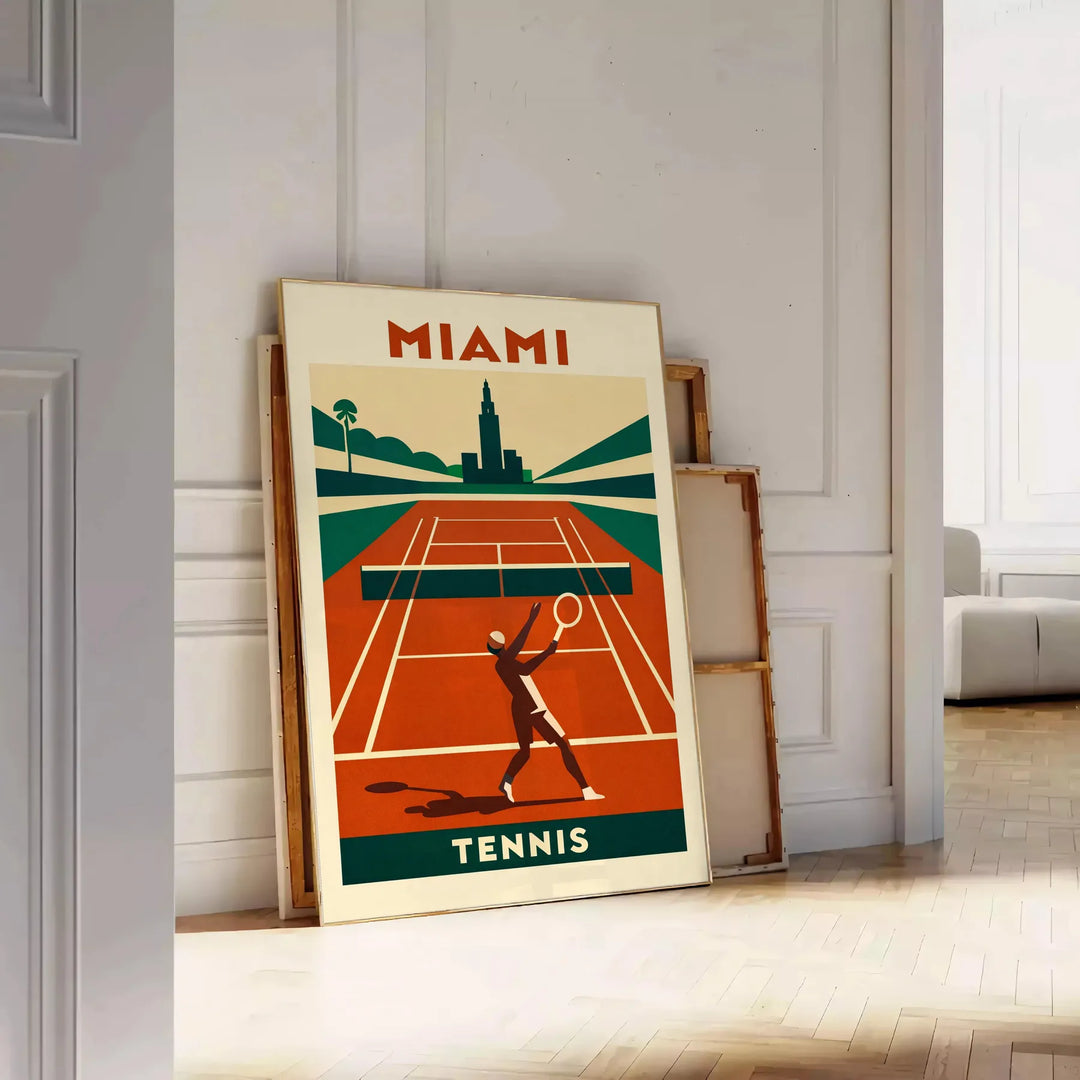 Póster de ténis de Miami, com cores vibrantes em laranja e vermelho, ideal para amantes de desporto. Disponível nas dimensões