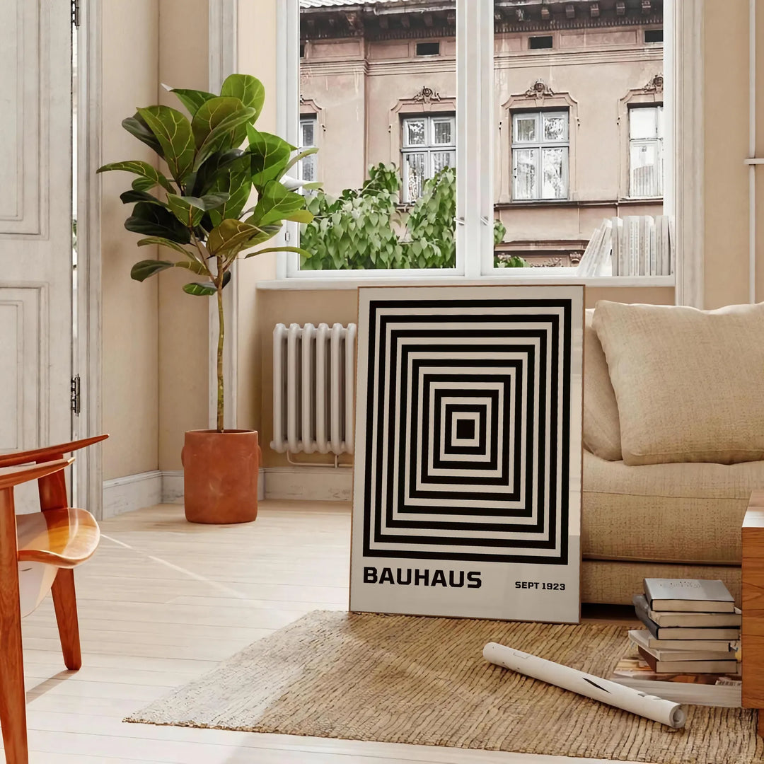 Bauhaus Pyramid poster med eleganta bruna och grå nyanser, perfekt för att förhöja ditt moderna hem