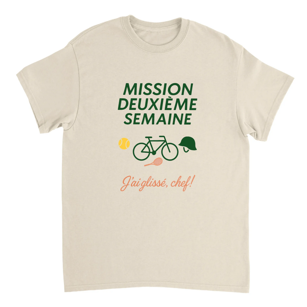 テニス愛好者のためのスタイリッシュな「ミッション2エメセマインテニス2」Tシャツ。快適さとスタイルを兼ね備えた高品質のコットン製。