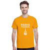 パリテニスTシャツ。テニスのエッセンスとパリの魅力を融合させたスタイリッシュなデザイン。スポーツとファッションを愛する方にぴったり。サイズはS, M, L, XL, XXLから選べます。