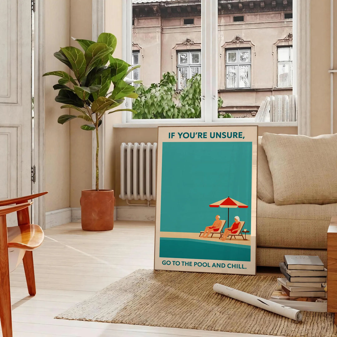 Motivācijas plakāts "Dodieties uz baseinu un atpūtieties" ar siltām brūnām un oranžām krāsām, ideāli piemērots relaksējošai a