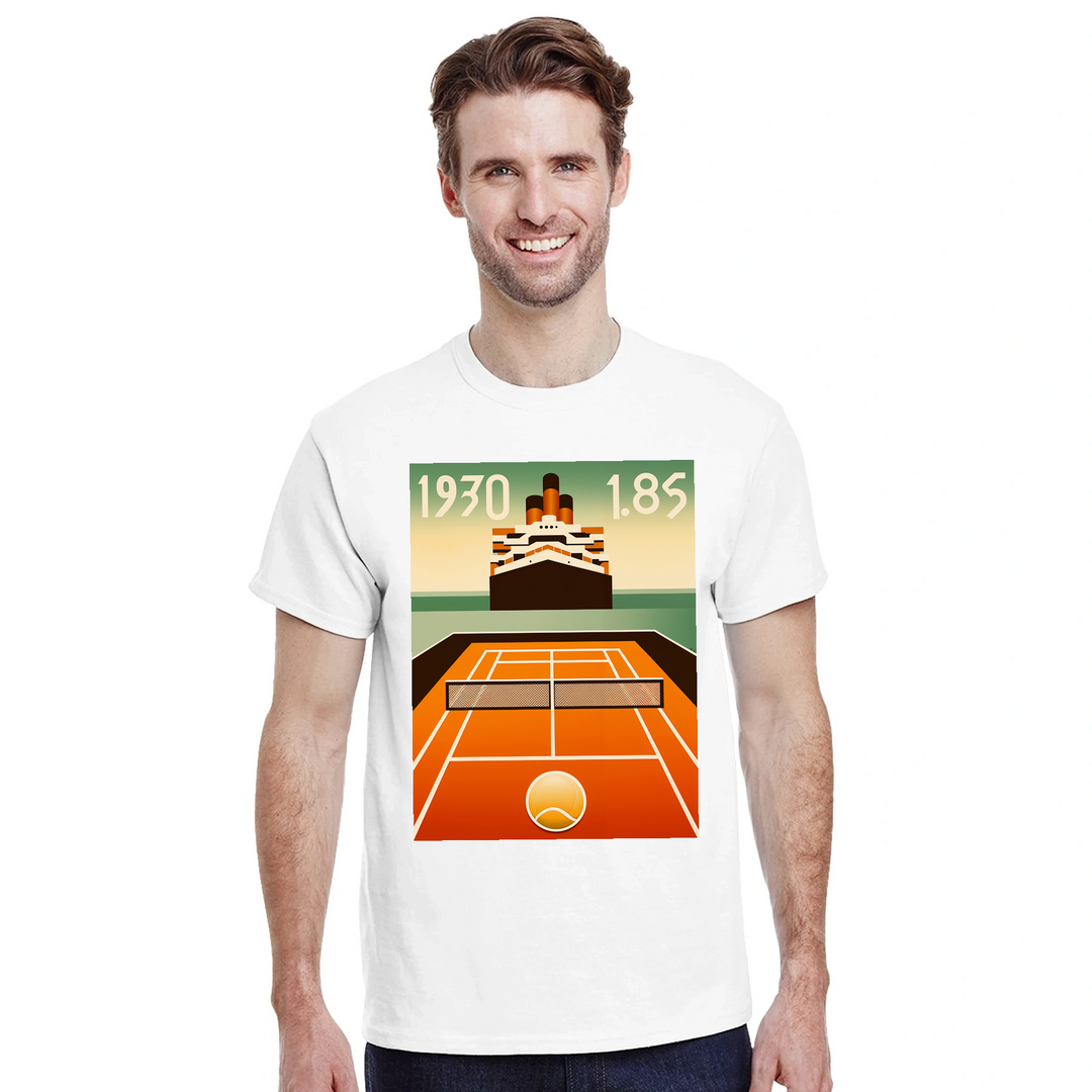 映画『タイタニック』をテーマにしたTシャツ。スタイリッシュで懐かしいデザインが特徴で、映画ファンにぴったりのアイテムです。