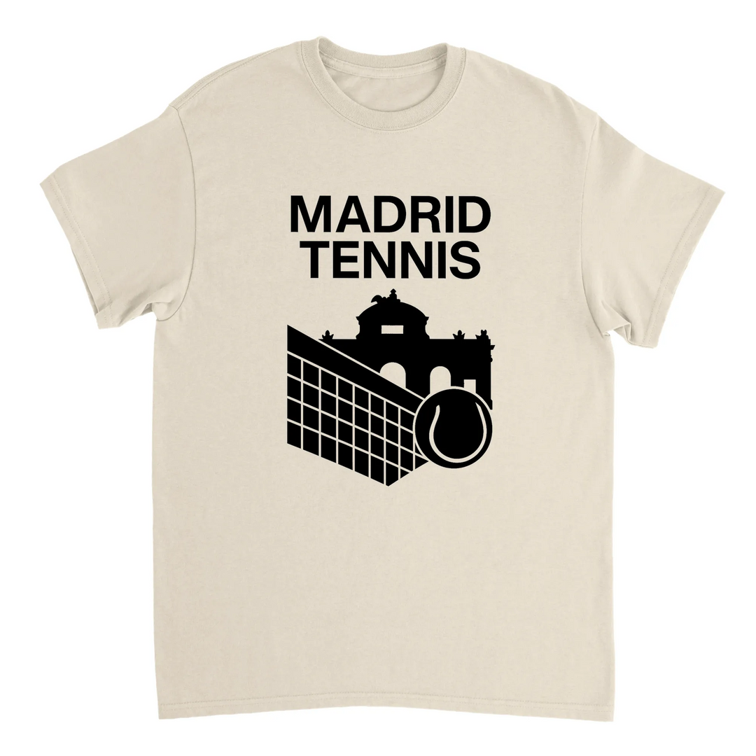 テニスへの愛とマドリッドの活気を表現するスタイリッシュなマドリッドテニスTシャツ。快適でおしゃれなデザインで、プレイヤーやファンに最適なアイテムです。