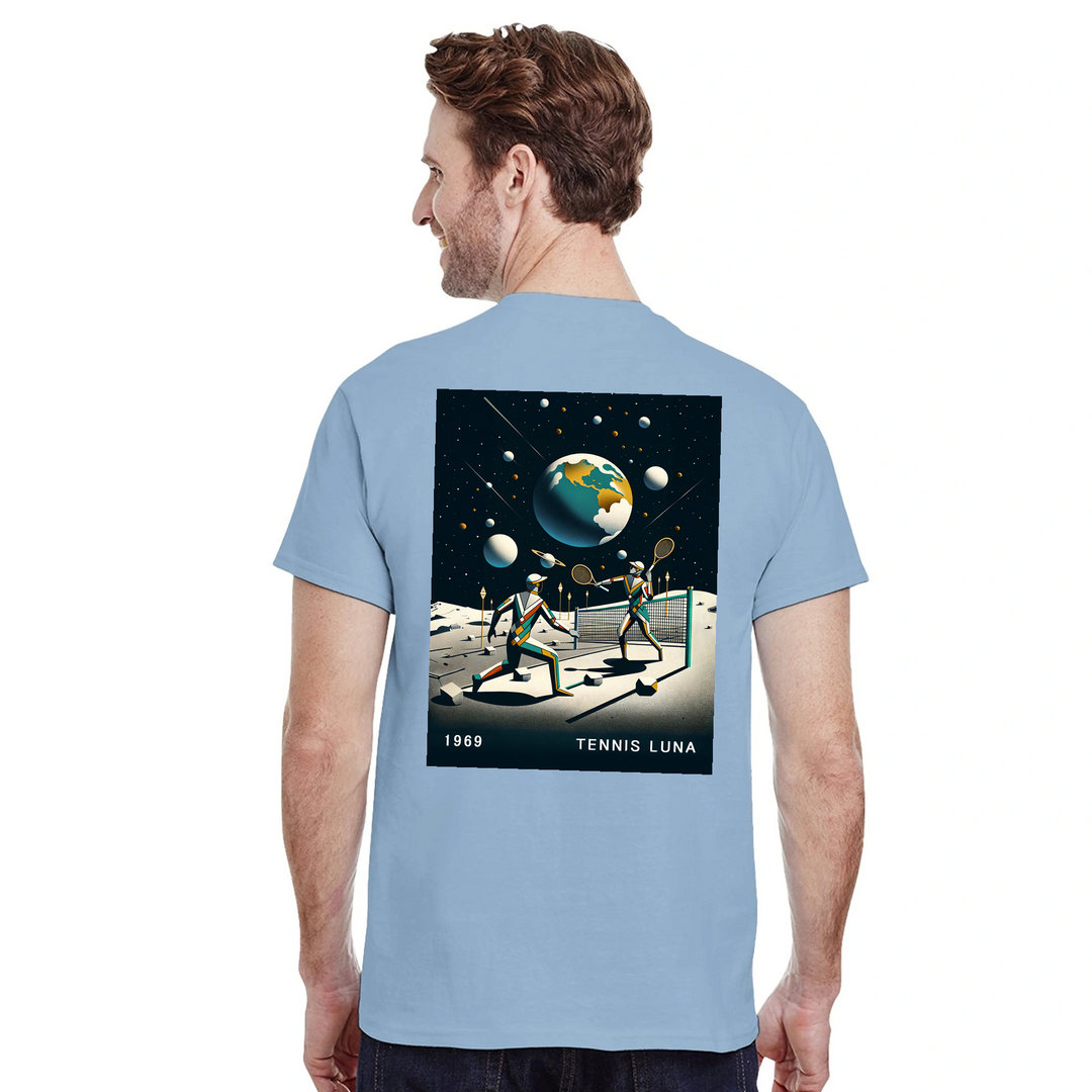 T-shirt Tennis Moon con design unico che unisce la passione per il tennis e il fascino celestiale, ideale per partite o uscit