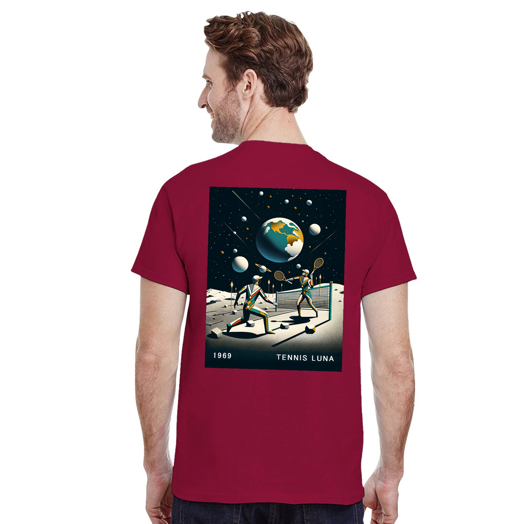 T-shirt Tennis Moon con design unico che unisce la passione per il tennis e il fascino celestiale, ideale per partite o uscit