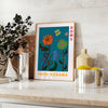 Vibrant poster inspirerad av Yayoi Kusama med blommor i gröna och orange nyanser, perfekt för att lyfta ditt rum