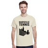 T-shirt Marseille Tennis con design vivace, perfetta per gli appassionati di tennis. Comfort e stile per ogni occasione