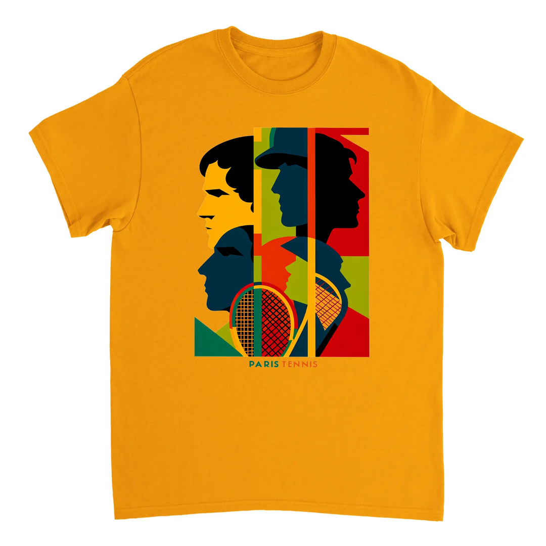 トーナメントテニスTシャツ。プレイヤーやファンに最適なスタイリッシュなティー。快適さと耐久性を兼ね備えた高品質素材使用。サイズ展開：S, M, L, XL, XXL。