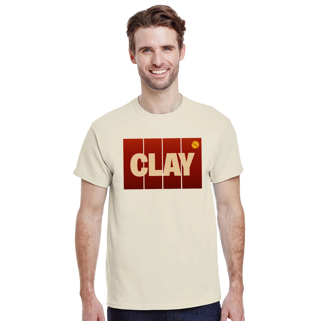 テニスの試合を楽しむためのスタイリッシュなクレイテニススポーツTシャツ。快適なコットン素材で、プレイヤーやファンに最適です。