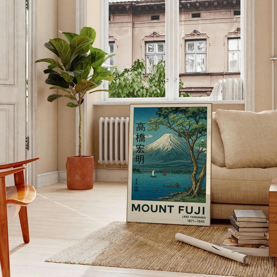 Poster di Mont Fuji e Lago Yamanaka, con tonalità serene di blu e verde. Disponibile in formato 50x70 o 30x40, con opzione in