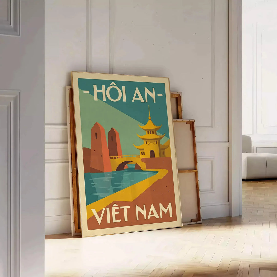 Vintage ceļojumu plakāts par Hoi An, Vjetnāma, ar dzīvīgu oranžu un zaļu krāsu, izmēros 50x70 vai 30x40. Ideāli piemērots, la