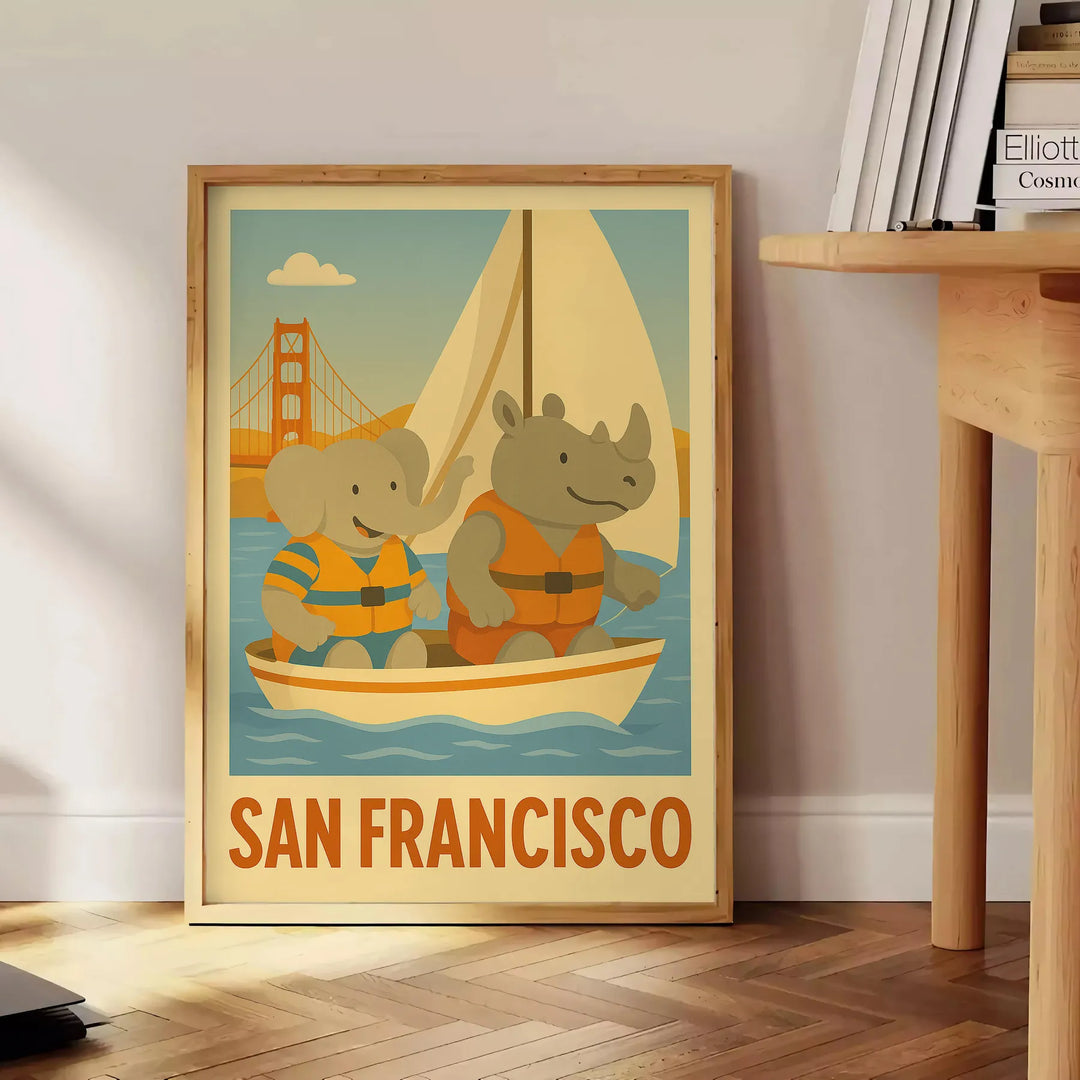 サンフランシスコで航海する子供の象とサイのポスター。グレーと緑の色合いが特徴で、子供部屋や遊び心あふれる空間にぴったりのアート作品。