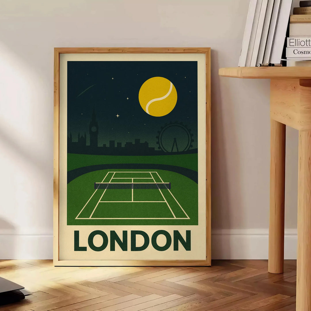 ロンドンの夜のテニスの活気を捉えた美しいグレーとグリーンのポスター。スポーツ愛好家や都市の魅力を楽しむ方に最適なアート作品。