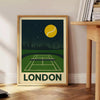 ロンドンの夜のテニスの活気を捉えた美しいグレーとグリーンのポスター。スポーツ愛好家や都市の魅力を楽しむ方に最適なアート作品。