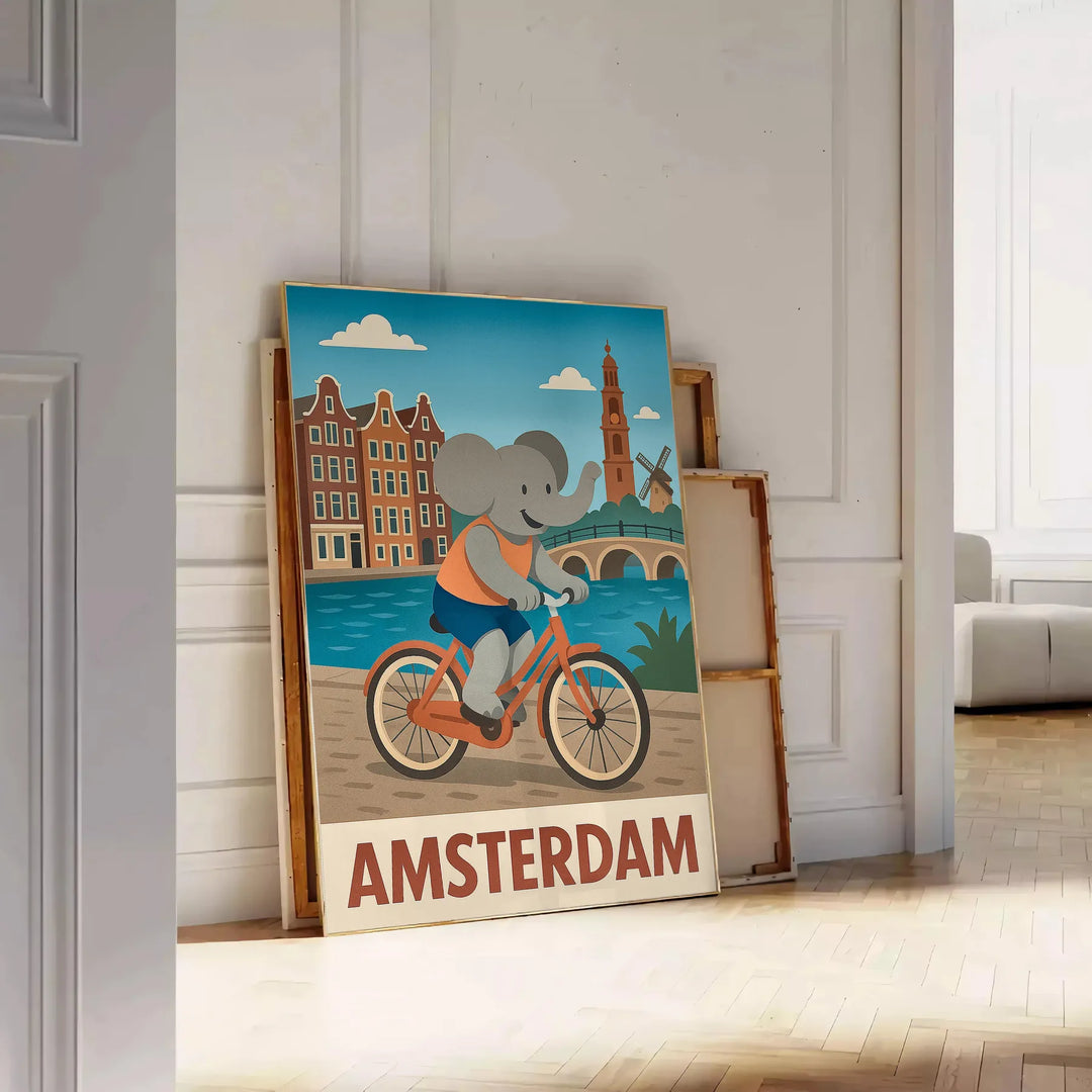 Αγοράστε αυτό το μαγευτικό πόστερ με έναν παιχνιδιάρη ελέφαντα και ρινόκερο που ποδηλατούν στους ζωντανούς δρόμους του Άμστερ