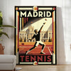 Madrid Tennis Poster in kräftigen Schwarz- und Rottönen, erhältlich in 50x70 oder 30x40. Perfekte Wanddekoration für Tennisli