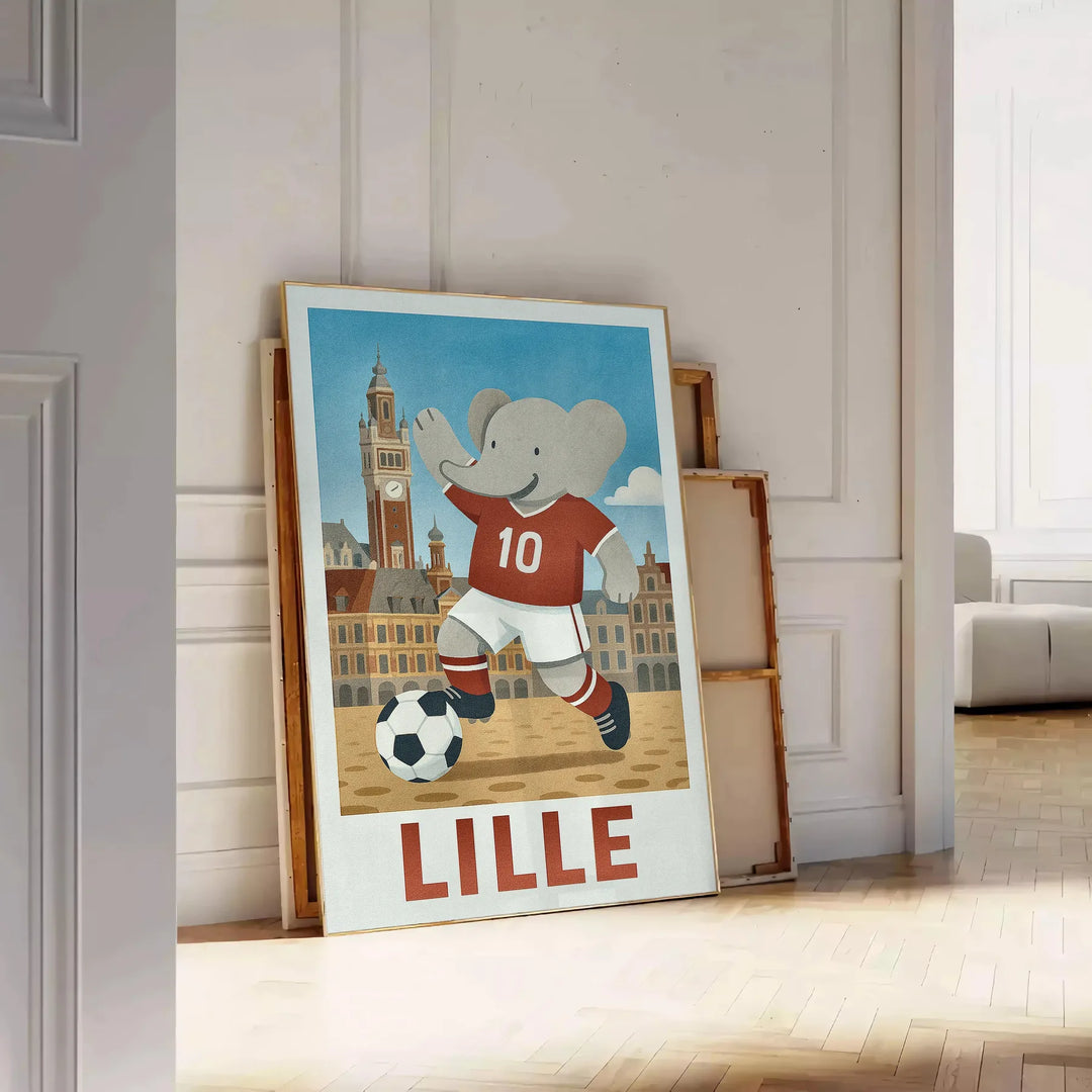 Ανακαλύψτε την παιχνιδιάρικη αφίσα με ελέφαντες που παίζουν ποδόσφαιρο, ιδανική για το δωμάτιο κάθε παιδιού. Διαθέσιμη σε ζων