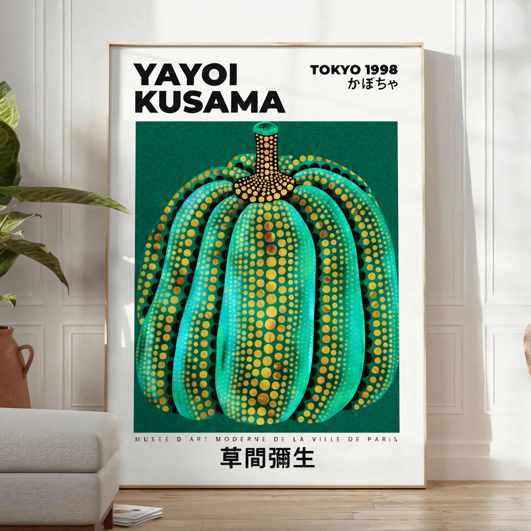 Vibrants Pumpkin Yayoi Kusama plakāts ar izteiksmīgām zaļām un baltām krāsām, kas atspoguļo japāņu mākslas būtību. Pieejams 5