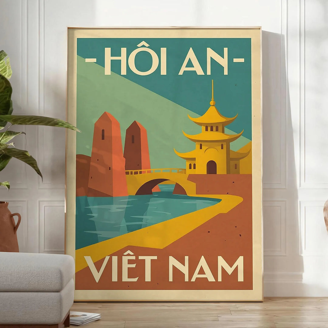 Vintage ceļojumu plakāts par Hoi An, Vjetnāma, ar dzīvīgu oranžu un zaļu krāsu, izmēros 50x70 vai 30x40. Ideāli piemērots, la