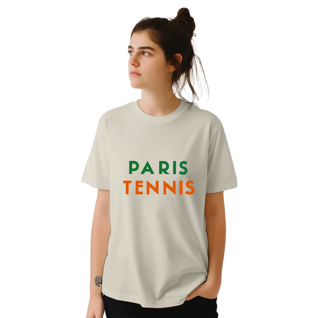 Parīzes tenisa T-krekls, kas apvieno komfortu un stilu, ideāli piemērots ikdienas valkāšanai vai spēļu dienām