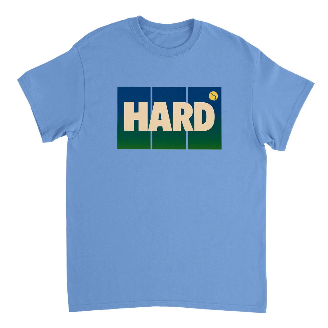 T-shirt Hard Tennis 3, design dinamico che esprime l'intensità del tennis, ideale per giocatori e appassionati. Comfort e sti