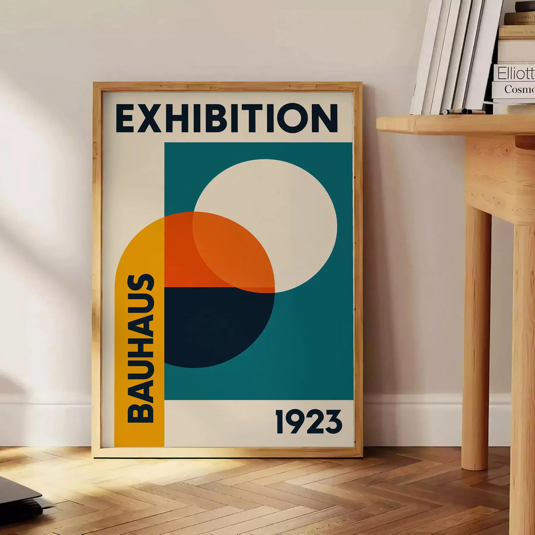 Póster vibrante em azul e verde inspirado no design icónico da Bauhaus, disponível em tamanhos 50x70 ou 30x40