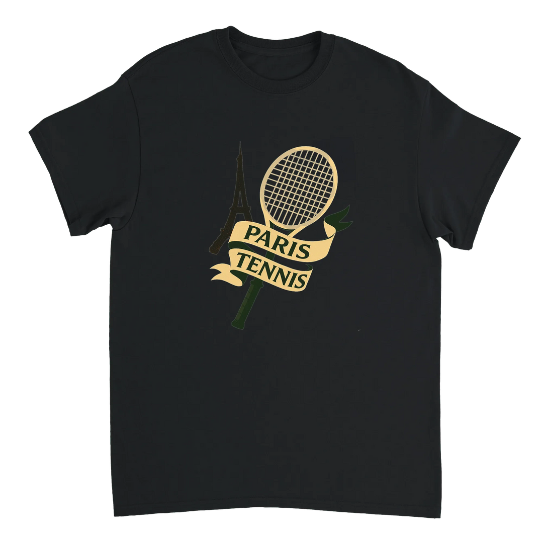 パリのテニス文化にインスパイアされたユニークなデザインのTシャツ。スポーティーでシックなスタイルを楽しむための一枚。