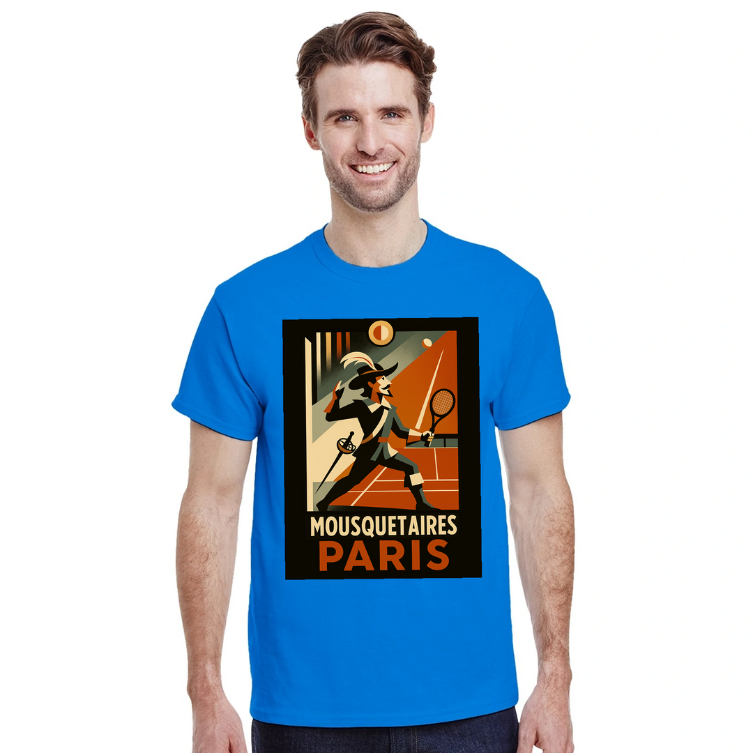 パリのエッセンスを感じるスタイリッシュなテニスTシャツ。テニス愛好者とファッション好きに最適な一着。サイズはSからXXLまで揃っています。