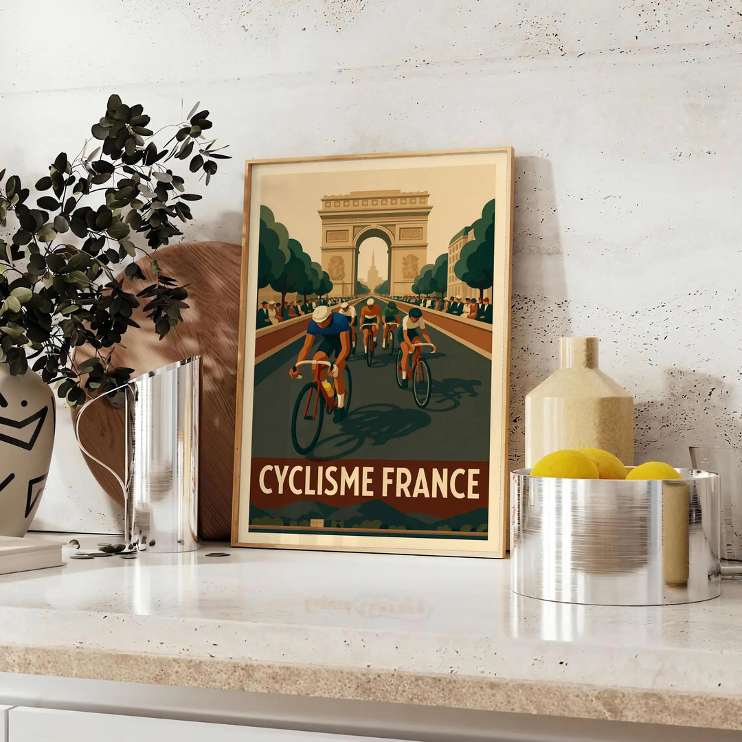 Póster de ciclismo del Tour de Francia en tonos verdes y marrones, ideal para los amantes del ciclismo. Disponible en varias