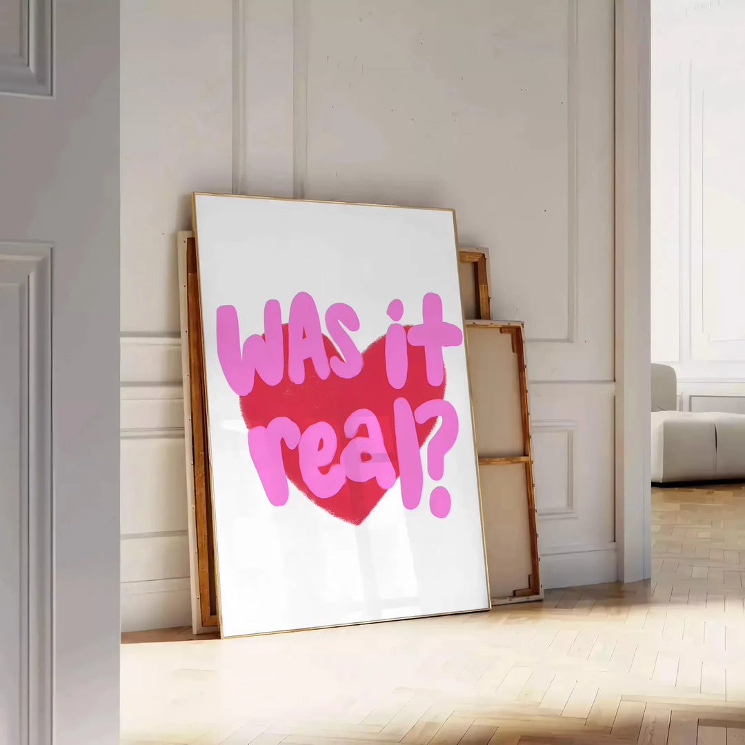 Aizraujošs "Was It Real?" plakāts ar dzīvām purpura un oranžām krāsām, ideāls, lai pievienotu stilu jebkurai telpai vai kā un