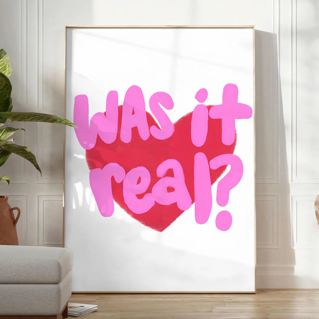 Aizraujošs "Was It Real?" plakāts ar dzīvām purpura un oranžām krāsām, ideāls, lai pievienotu stilu jebkurai telpai vai kā un