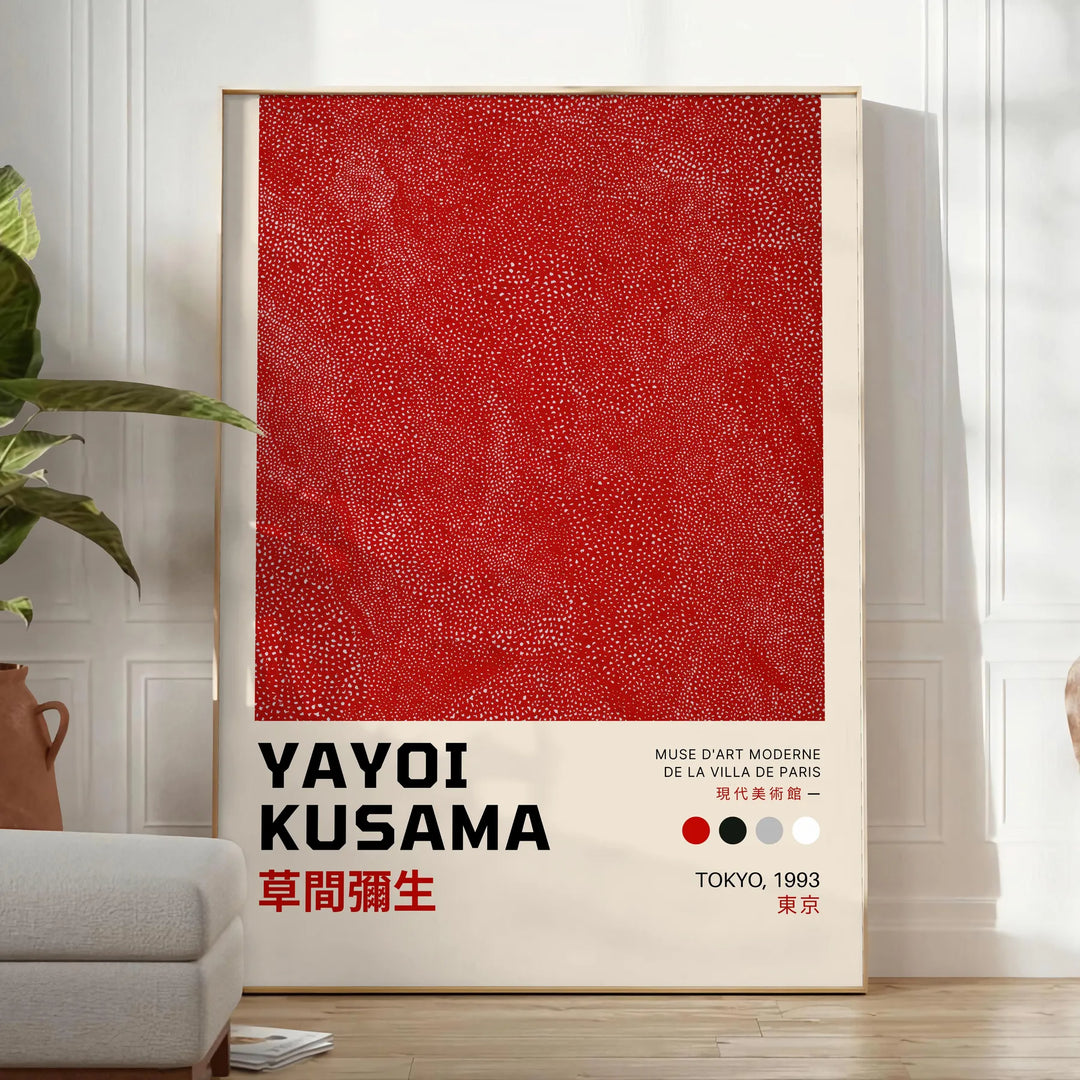 黒とオレンジのパレットが特徴の、草間彌生インスパイアポスター。アートを楽しむ空間にぴったりの壁掛けアート。