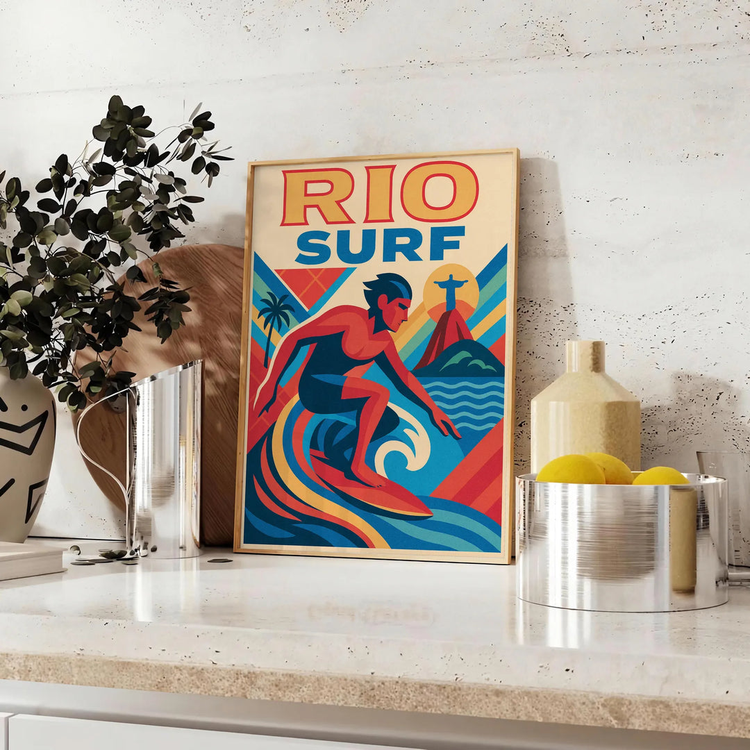 Rio Surf Vintage plakāts ar brūniem un ziliem toņiem, ideāls papildinājums sērfošanas entuziastu interjeram, izmēri 50x70 vai