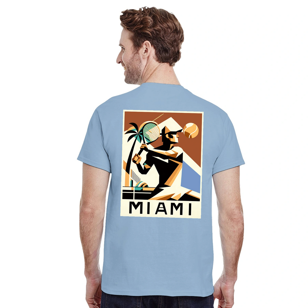 T-shirt Miami Tennis: design vibrante che cattura lo spirito energetico del tennis a Miami, in cotone morbido e traspirante p