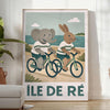 Πόστερ με χαριτωμένο σκηνικό ενός ελέφαντα και ενός κουνελιού που ποδηλατούν στην όμορφη Île de Ré. Ιδανικό για βρεφικούς και