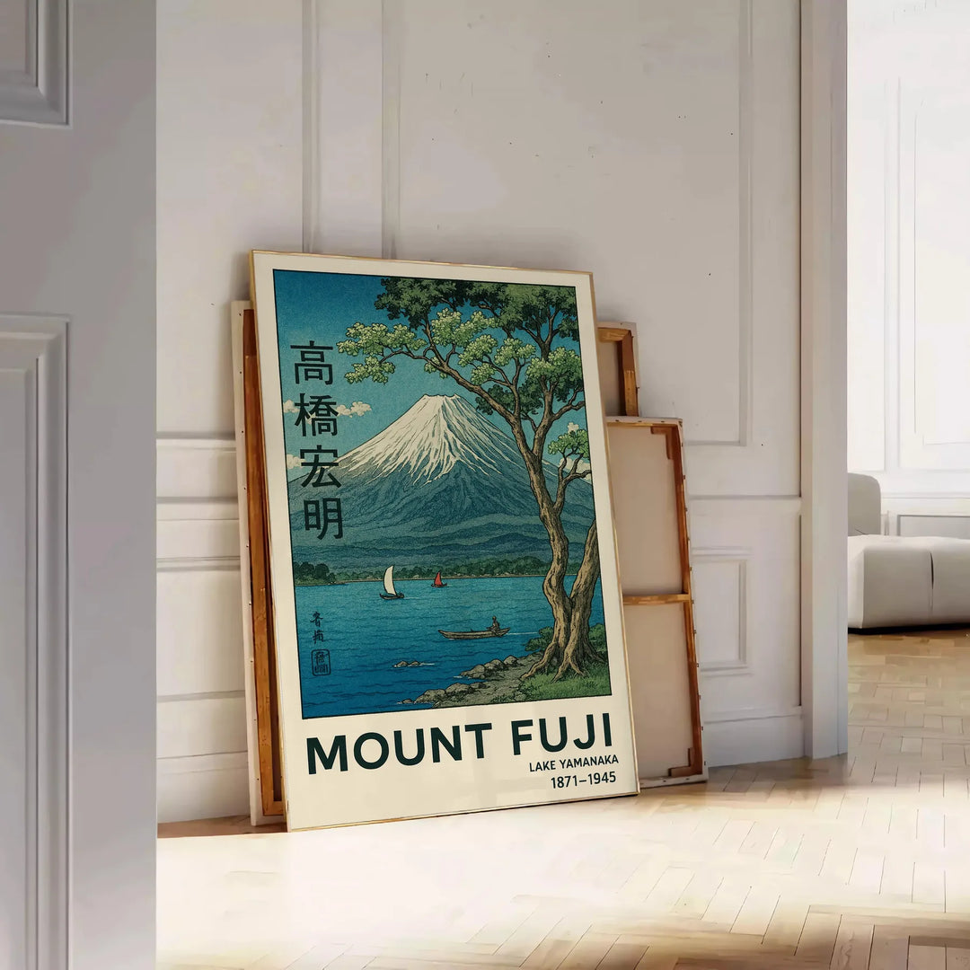 Poster di Mont Fuji e Lago Yamanaka, con tonalità serene di blu e verde. Disponibile in formato 50x70 o 30x40, con opzione in