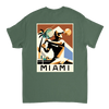 T-shirt Miami Tennis: design vibrante che cattura lo spirito energetico del tennis a Miami, in cotone morbido e traspirante p