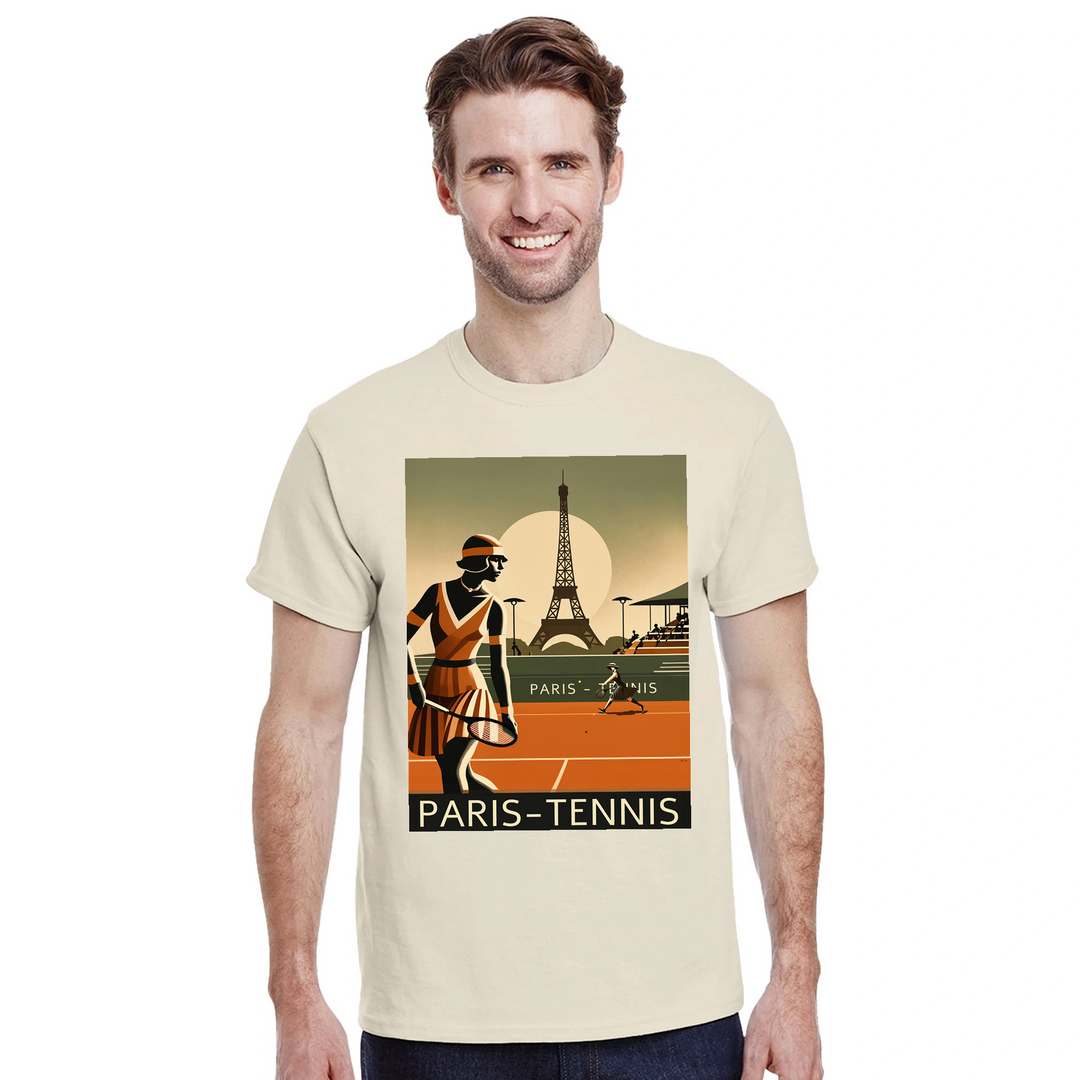 パリのテニスをテーマにしたおしゃれなTシャツ。テニス愛好者にぴったりのデザインで、スタイルを引き立てます。サイズはSからXXLまで選べます。