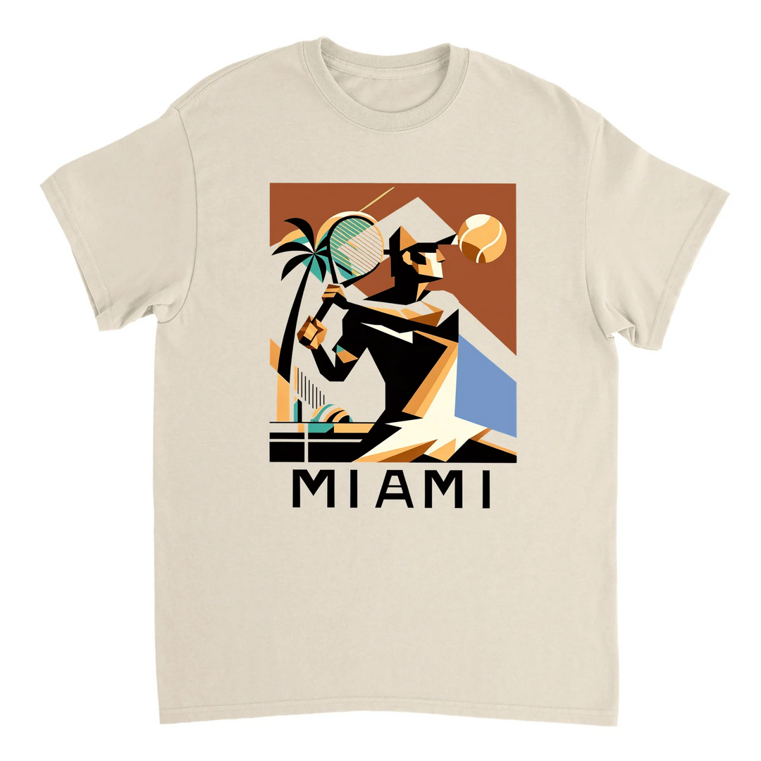 テニス愛好者と都市の魅力を兼ね備えたマイアミテニスTシャツ。鮮やかな色合いとおしゃれなグラフィックで、コート内外で活躍します。サイズはSからXXLまで揃っています。