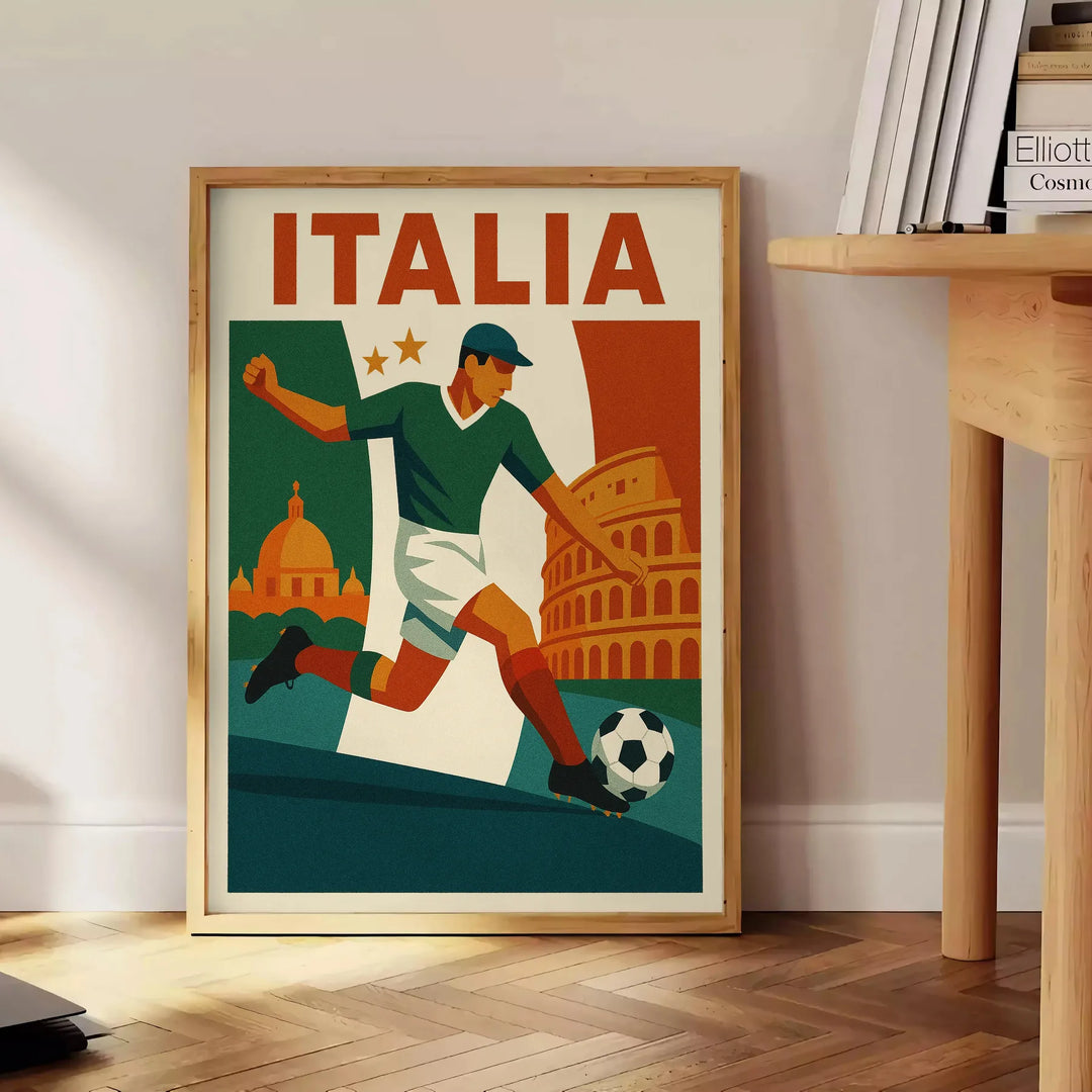 Itālijas futbola plakāts ar dzīvīgu oranžu un sarkanu krāsu, kas iemieso spēles kaislību. Pieejams izmēros 50x70 vai 30x40, i