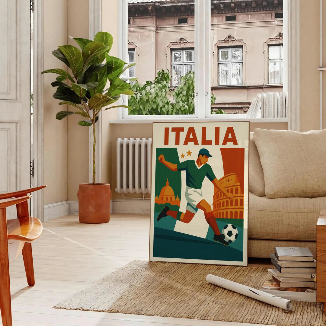Itālijas futbola plakāts ar dzīvīgu oranžu un sarkanu krāsu, kas iemieso spēles kaislību. Pieejams izmēros 50x70 vai 30x40, i