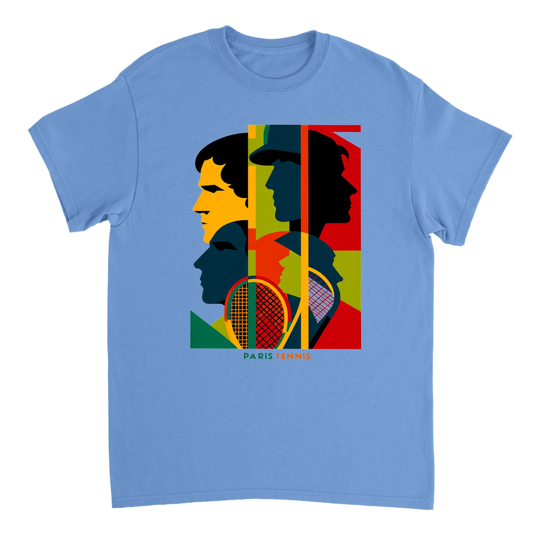 トーナメントテニスTシャツ。プレイヤーやファンに最適なスタイリッシュなティー。快適さと耐久性を兼ね備えた高品質素材使用。サイズ展開：S, M, L, XL, XXL。
