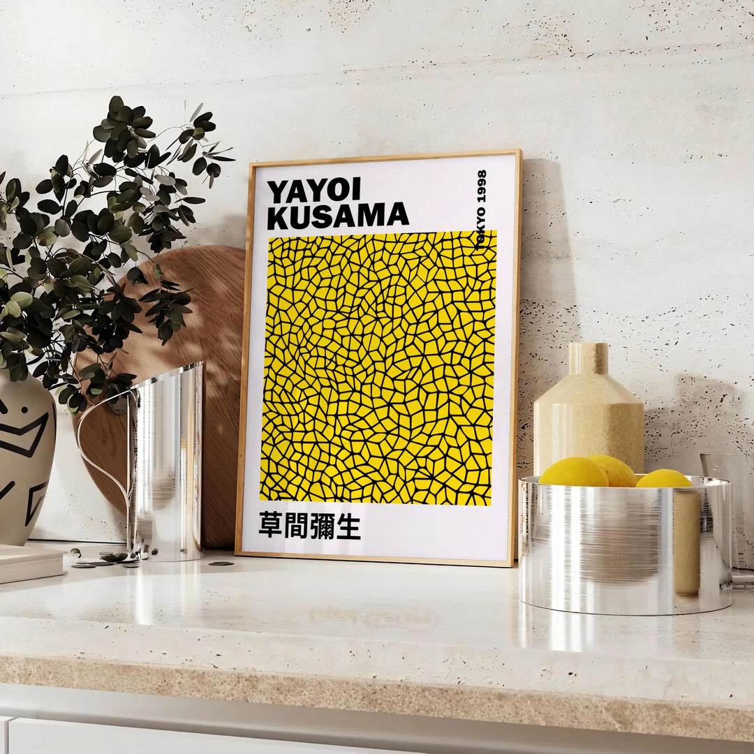 Färgglad Pumpkin Yayoi Kusama poster i grönt och svart, tillgänglig i flera storlekar som 50x70 cm och 30x40 cm, perfekt för