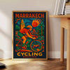 Vintage plakat rowerowy w stylu cartoon przedstawiający urok Marrakechu w intensywnych pomarańczowych i niebieskich odcieniac