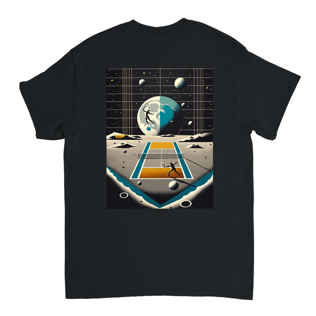 T-shirt Tennis Moon, design unico per appassionati di tennis e amanti delle stelle, realizzato in 100% cotone per il massimo